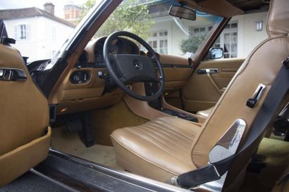 1977 MERCEDES-BENZ 450 SL CABRIOLET HARD-TOP Numéro de série 10704412041643
Très...