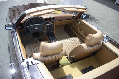 1977 MERCEDES-BENZ 450 SL CABRIOLET HARD-TOP Serial number 10704412041643
Very nice...