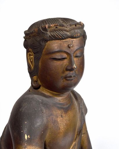  JAPON Figure du Panthéon Boudhiste en bois sculpté doré et laqué debout, le drapé...