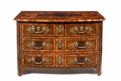 null Chest of drawers in walnut and amaranth, the curved front opening with four...