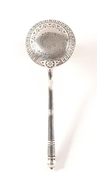null serving spoon

Decorated with the inscription "Without salt and bread there...