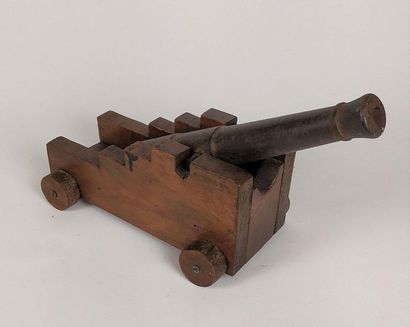 null Small cast iron CANON XIXth century Length : 30 cm Expert : Cabinet Fligny