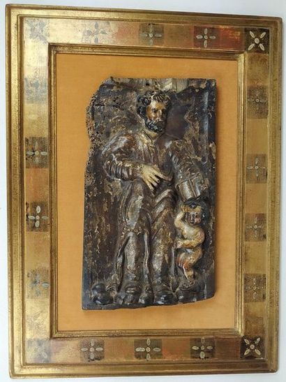 null PANNEAU en noyer sculpté en bas-relief et polychromé représentant saint Matthieu,...