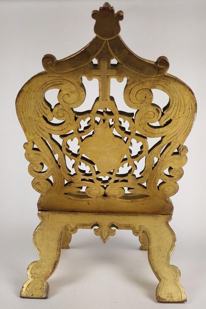 null LECTRIN made of carved wood and gilded with a decoration of a flaming heart...