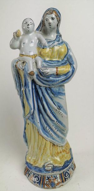 null NEVERS Belle figurine représentant une Vierge à l'enfant en faience bleu, ocre...