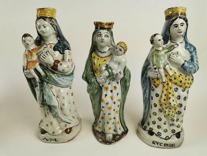 null OUEST DE LA FRANCE Trois grandes figurines représentant des Vierges d'accouchées...