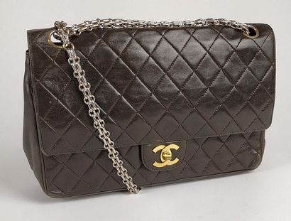 null CHANEL Timeless bag 26 cm in chocolate quilted leather. Golden chain shoulder...