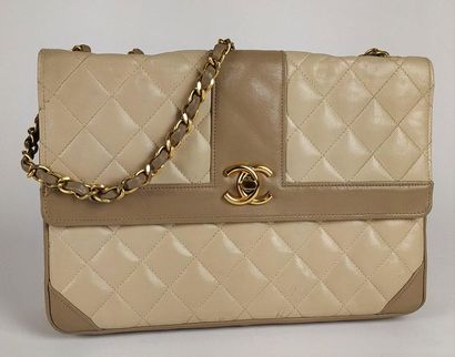 CHANEL Shoulder bag in two-tone beige quilted...