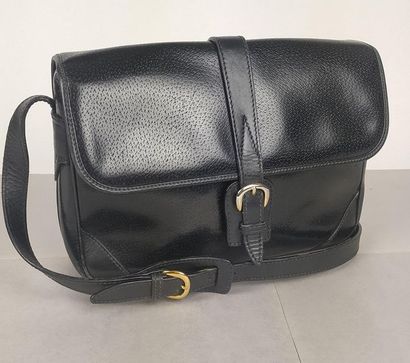 null GUCCI Black leather game bag, back pocket, inside lined in suede leather, zippered...