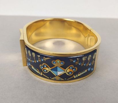 null HERMES Enamel and gilded metal bracelet decorated with trimmings on a navy blue...