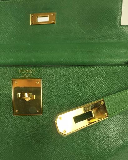 null HERMES PARIS année 1989 Sac modèle Kelly 28cm en cuir togo vert. Dust bag d'origine...