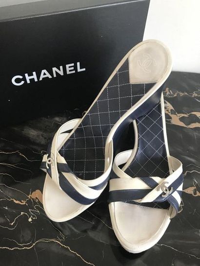 null CHANEL Pair of blue and white leather wedge heels. T. 39 Original box and dustbag...