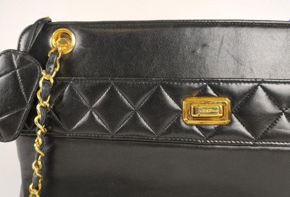 null CHANEL Black leather shoulder bag 30 x 21 x 7.5 cm no. not legible
