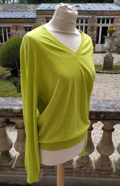 null HERMES Mixed cashmere and silk pullover with V-neck Size M (moth holes)
