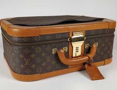 null LOUIS VUITTON Valise " Stratos" en toile monogram, bordures, coins et poignée...