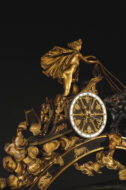  Importante pendule dite le “Char d’Apollon”, ou “Char de Phaéton” en bronze patiné...