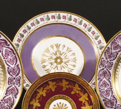 null Sèvres Compotier rond en porcelaine pour l’usage de l’Empereur au Palais de...