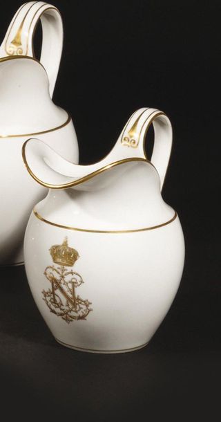 null IMPERIAL MANUFACTURE OF SEVRES Small milk jug. In white porcelain with golden...