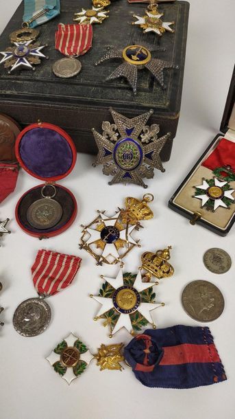  Important COLLECTION of medals, orders of chivalry and various awards. (as is)