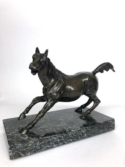 null D'après Jules MOIGNEZ (1835-1894) Cheval hénissant Bronze patiné sur socle en...