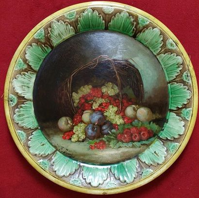 null Pair of large hollow dishes in glazed and painted ceramic with still life decoration...