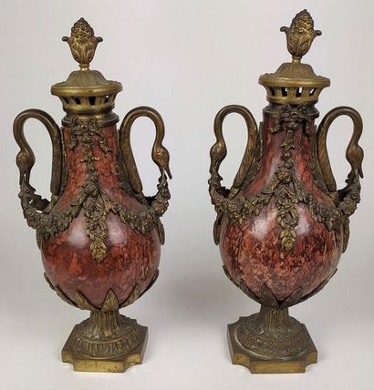 Pair of baluster-shaped vases on a pedestal...