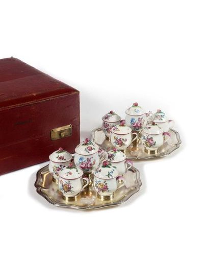 null ROYAL FAMILY OF DENMARK Rare gift box containing twelve small covered pots in...