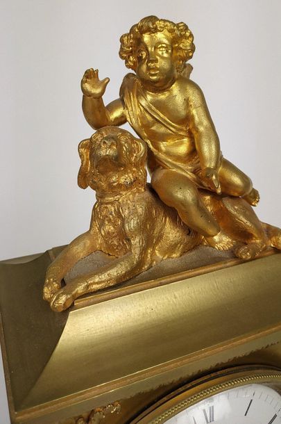null PENDULE borne en bronzé doré et ciselé à décor d'un Amour assis sur un chien....