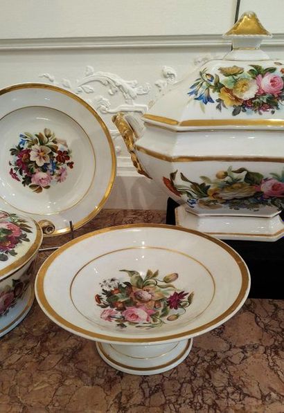 null BRUSSELS-MANUFACTURE CAPPELLEMANS Important porcelain dinner service with golden...