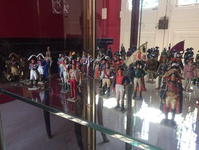 null FIGURINES EN PLOMB Collection de 178 figurines en plomb représentant les personnages...