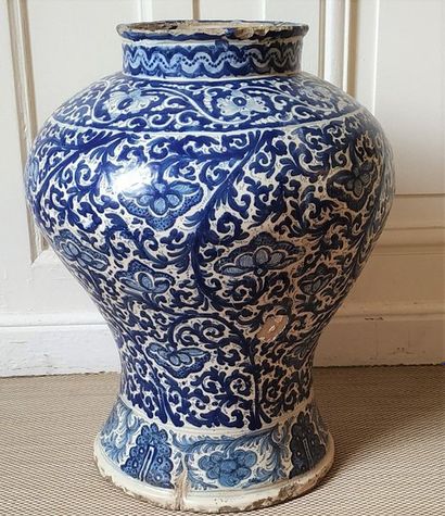 null SOUTH ITALY
Large earthenware baluster-shaped vase decorated in blue monochrome...