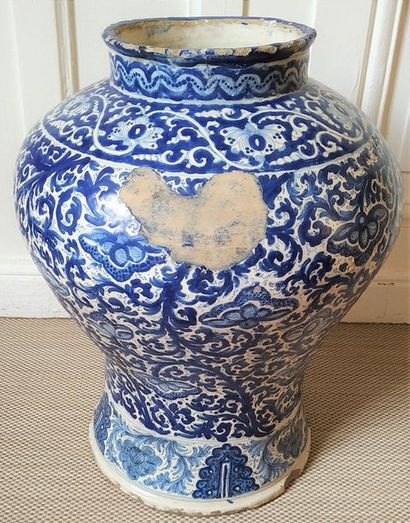 null SOUTH ITALY
Large earthenware baluster-shaped vase decorated in blue monochrome...