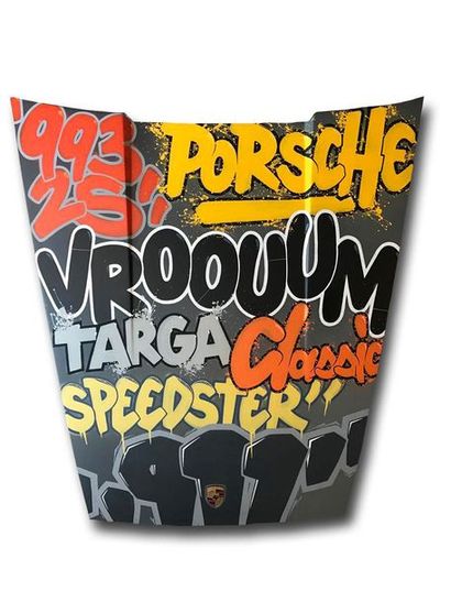  SKIZO ( né en Novembre 1973) PORSCHE Capot de Porsche type G en métal, graffé sur...