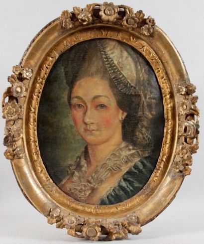 null ÉCOLE FRANÇAISE du XVIII siècle. "Portrait de femme à la coiffe dentelles" Huile...