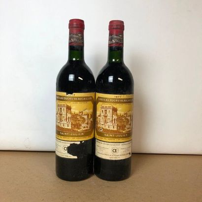 2 bouteilles CHÂTEAU DUCRU BEAUCAILLOU 1977...