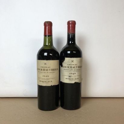 null 2 bouteilles CHÂTEAU LA TOUR HAUT BRION 1949 CC Grave (Pessac-Léognan) (niveaux...
