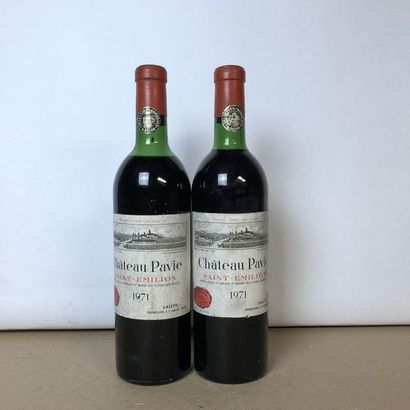 null 2 bouteille CHÂTEAU PAVIE 1971 1er GCC (A) Saint-Emilion (niveaux : 1 très léger...
