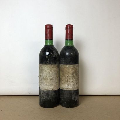 null 2 bouteilles CHÂTEAU CHEVAL BLANC 1980 1er GCC (A) Saint-Emilion (niveaux :...