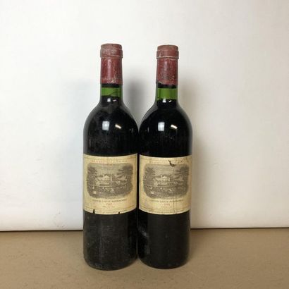 null 2 bouteilles CHÂTEAU LAFITE ROTHSCHILD 1981 1er GCC Pauillac (étiquette abimées,...