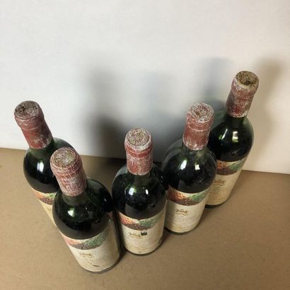 null 5 bouteilles CHÂTEAU MOUTON ROTHSCHILD 1979 1er GCC Pauillac (niveaux : 2 haute...