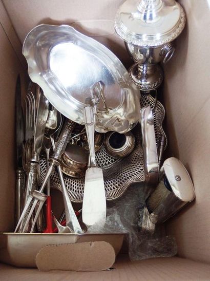 null Large batch of silver plated metal including: sauce boats, dishes, cutlery,...