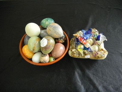 null Lot d'œufs en pierre dure et bonbons en murano