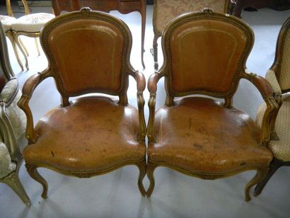 null Trois fauteuils style Louis XV (dont une paire dessus cuir)