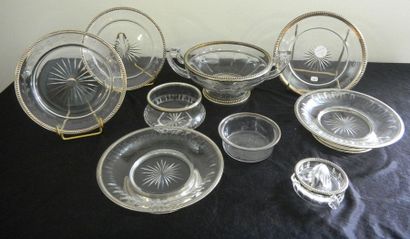 null 8 pieces of silver-mounted glass, one of which is damaged.