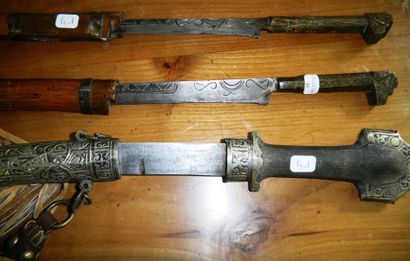 null Lot of three daggers, Algeria (two flissa) and Morocco