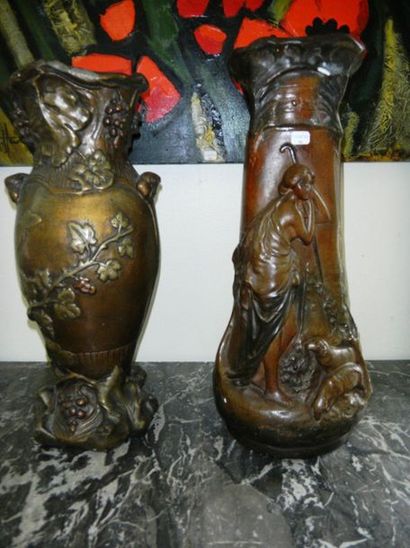 null Deux vases de style Art Nouveau en platre. Quelques éclats

43cm et 40cm