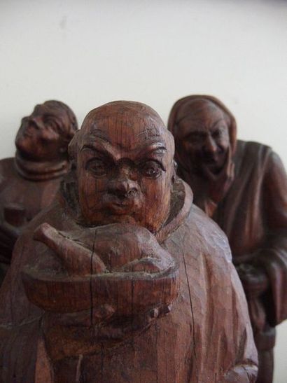 null Lot de six moines en bois sculpté. XXème siècle. Environ 40 cm