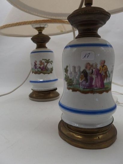 null Lot comprenant une cassolette en porcelaine de Capodimonte en très bon état,...