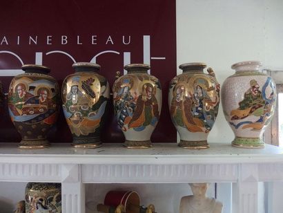 null Collection de grands vases en porcelaine de satsuma (3 paires et 4 vases) on...