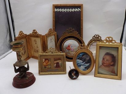 null Lot de cadres en laiton doré et bronze (5 cadres, une miniature sur porcelaine),...